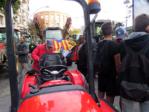 Sortida de la columna de la Marxa per la Llibertat des de la plaça de l'1 d'octubre de 2017 de Girona