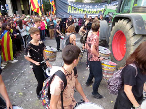 Sortida de la columna de la Marxa per la Llibertat des de la plaça de l'1 d'octubre de 2017 de Girona