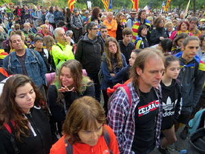 Sortida de la columna de la Marxa per la Llibertat des de la plaça de l'1 d'octubre de 2017 de Girona
