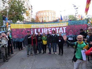 Sortida de la columna de la Marxa per la Llibertat des de la plaça de l'1 d'octubre de 2017 de Girona