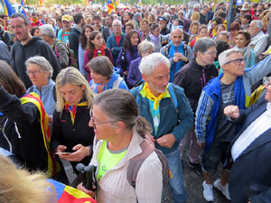Sortida de la columna de la Marxa per la Llibertat des de la plaça de l'1 d'octubre de 2017 de Girona