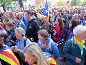 Sortida de la columna de la Marxa per la Llibertat des de la plaça de l'1 d'octubre de 2017 de Girona