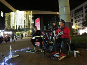 Nadal 2019 a Girona. Girona Christmas Swing amb Pau Morales & Ricard Figueres, a la plaça Miquel Santaló