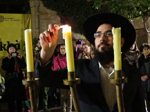 Nadal 2019 a Girona. Encesa de les llums de Hanukkà al pati dels Rabins