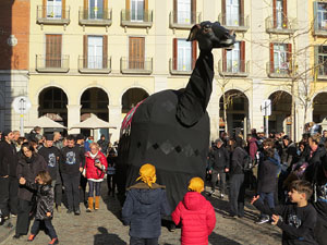 Nadal 2019 a Girona. Cercavila i Els Pastorets de la Mula Baba a la plaça del Pallol