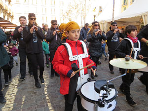 Nadal 2019 a Girona. Cercavila i Els Pastorets de la Mula Baba a la plaça del Pallol