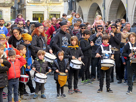 Nadal 2019 a Girona. Cercavila i Els Pastorets de la Mula Baba a la plaça del Pallol