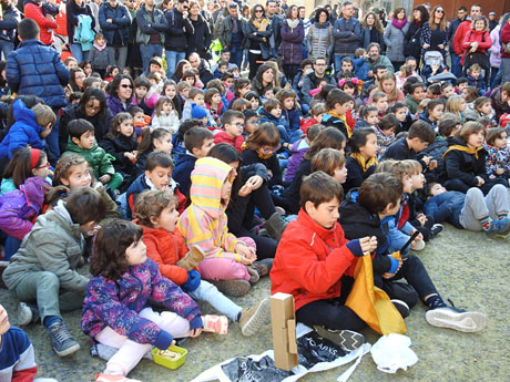 Nadal 2019 a Girona. Cercavila i Els Pastorets de la Mula Baba a la plaça del Pallol