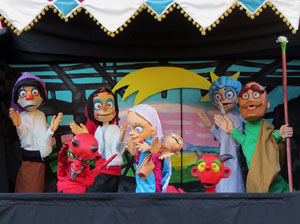 Nadal 2019. Cercavila i Els Pastorets de la Mula Baba a la pla&ccedil;a del Pallol