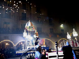 La Cavalcada de Reis 2020. Arribada del seguici a la pla&ccedil;a del Vi