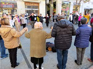 Nadal 2019 a Girona. Audició de sardanes a la Rambla de la Llibertat amb la cobla Selvatana