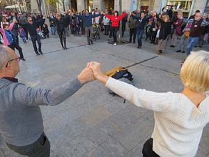 Nadal 2019 a Girona. Audició de sardanes a la Rambla de la Llibertat amb la cobla Selvatana