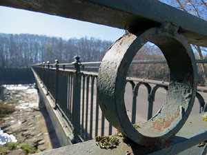 El pont de la Barca sobre el riu Ter construït el 1902