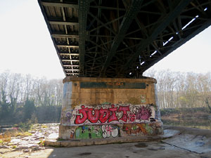 El pont de la Barca sobre el riu Ter construït el 1902