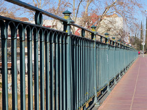 El pont de la Barca sobre el riu Ter construït el 1902