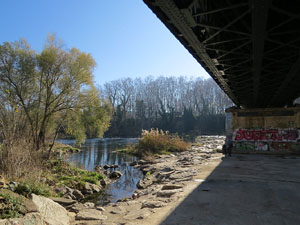El pont de la Barca sobre el riu Ter construït el 1902