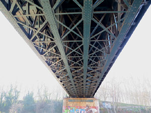 El pont de la Barca sobre el riu Ter construït el 1902