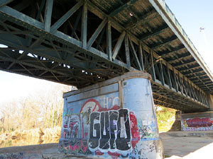 El pont de la Barca sobre el riu Ter construït el 1902