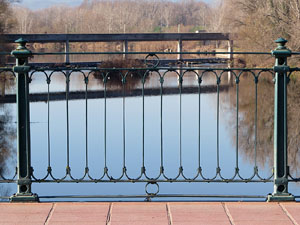 El pont de la Barca sobre el riu Ter construït el 1902