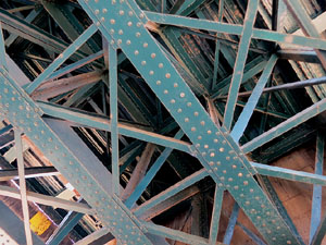 El pont de la Barca sobre el riu Ter construït el 1902