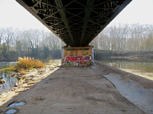 El pont de la Barca sobre el riu Ter construït el 1902