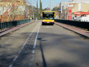 El pont de la Barca sobre el riu Ter construït el 1902