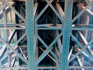 El pont de la Barca sobre el riu Ter construït el 1902