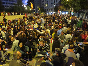 Seguda amb espelmes davant la subdelegaci&oacute; del Govern espanyol a Girona