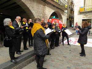 Activitats de la campanya 'Som 10 milions, som una llengua' a la pla&ccedil;a del Vi de Girona