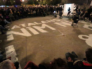 Acció de Tsunami Democràtic a la plaça de de l'U d'octubre de 2017 sota el lema 'Fem-los reflexionar'