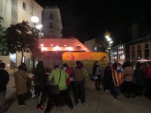 Acció de Tsunami Democràtic a la plaça de de l'U d'octubre de 2017 sota el lema 'Fem-los reflexionar'
