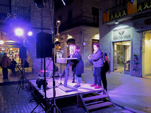 Acció de Tsunami Democràtic a la plaça del Vi sota el lema 'Fem-los reflexionar'