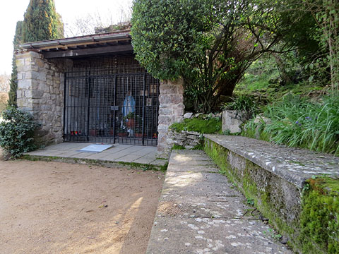 Vista actual de la capella a la Torre Gironella