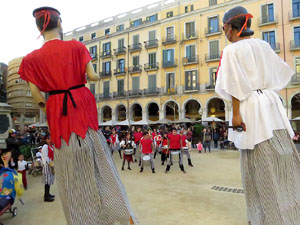 Carnestoltes 2020 a Girona. Disfresses i cercavila pels carrers del Barri Vell