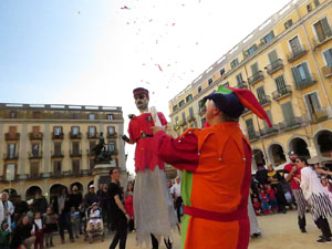 Carnestoltes 2020 a Girona. Disfresses i cercavila pels carrers del Barri Vell