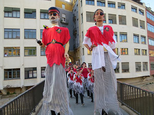 Carnestoltes 2020 a Girona. Disfresses i cercavila pels carrers del Barri Vell