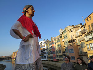Carnestoltes 2020 a Girona. Disfresses i cercavila pels carrers del Barri Vell