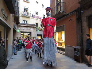 Carnestoltes 2020 a Girona. Disfresses i cercavila pels carrers del Barri Vell