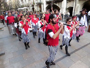 Carnestoltes 2020 a Girona. Disfresses i cercavila pels carrers del Barri Vell