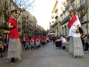 Carnestoltes 2020 a Girona. Disfresses i cercavila pels carrers del Barri Vell