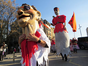 Carnestoltes 2020 a Girona. Disfresses i cercavila pels carrers del Barri Vell