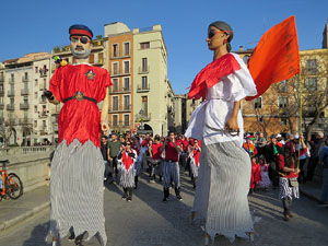 Carnestoltes 2020 a Girona. Disfresses i cercavila pels carrers del Barri Vell