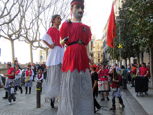Carnestoltes 2020 a Girona. Disfresses i cercavila pels carrers del Barri Vell
