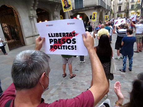 Concentraci&oacute; per la llibertat dels presos pol&iacute;tics a la pla&ccedil;a del Vi