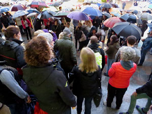 Concentraci&oacute; davant la seu de la Generalitat en defensa de les institucions catalanes