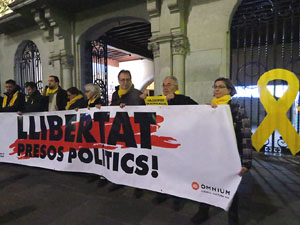 Concentraci&oacute; a la pla&ccedil;a del Vi per la independ&egrave;ncia i la llibertat dels presos pol&iacute;tics
