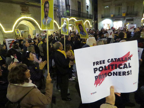 Concentraci&oacute; per la llibertat dels presos pol&iacute;tics a la pla&ccedil;a del Vi