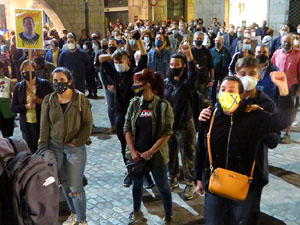 Concentraci&oacute; contra el 155 davant la subdelegaci&oacute; dels govern espanyol a la Gran Via de Jaume I