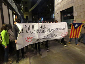 Concentraci&oacute; contra el 155 davant la subdelegaci&oacute; dels govern espanyol a la Gran Via de Jaume I