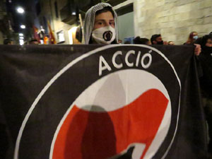 Concentraci&oacute; contra el 155 davant la subdelegaci&oacute; dels govern espanyol a la Gran Via de Jaume I